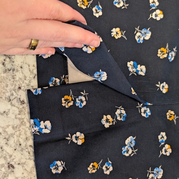 Ann Taylor Factory Navy Floral Pencil Skirt Size 4 - Picture 4 of 6